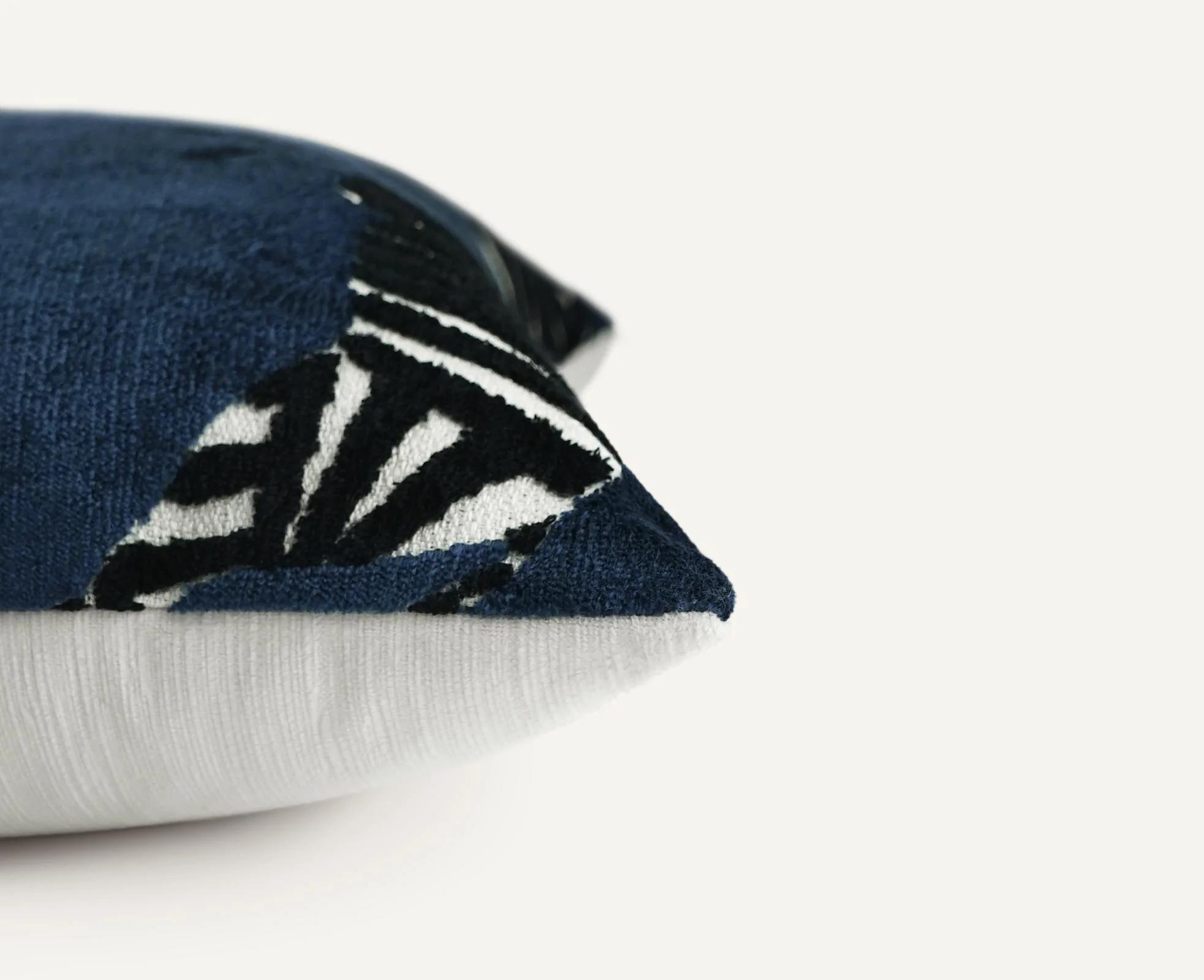 Herd / Sapphire - Image 3